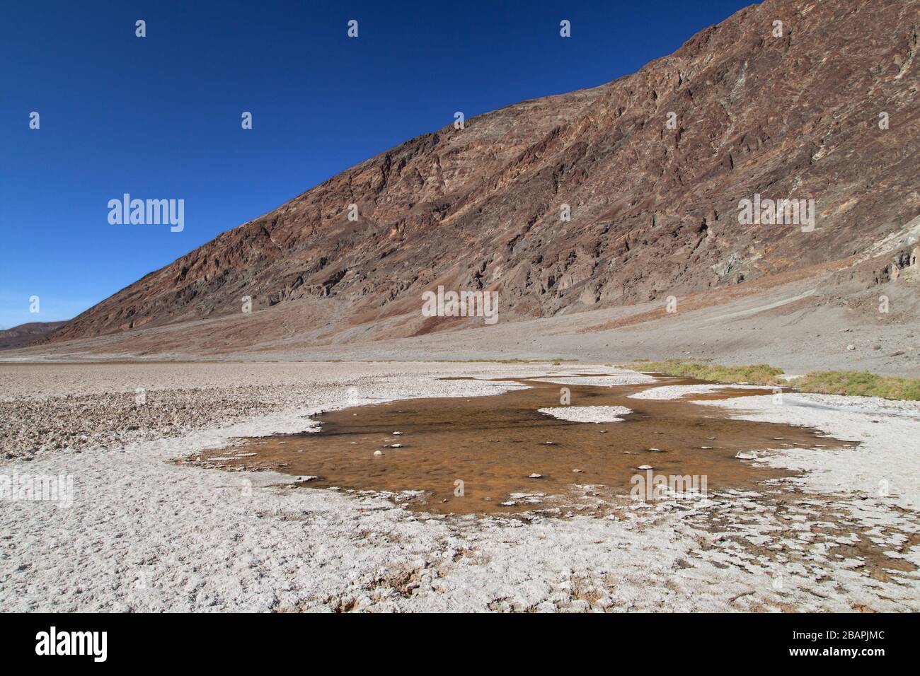 Badwater Basin, point le plus bas en Amérique du Nord, Death Valley National Park, Californie, États-Unis. Banque D'Images