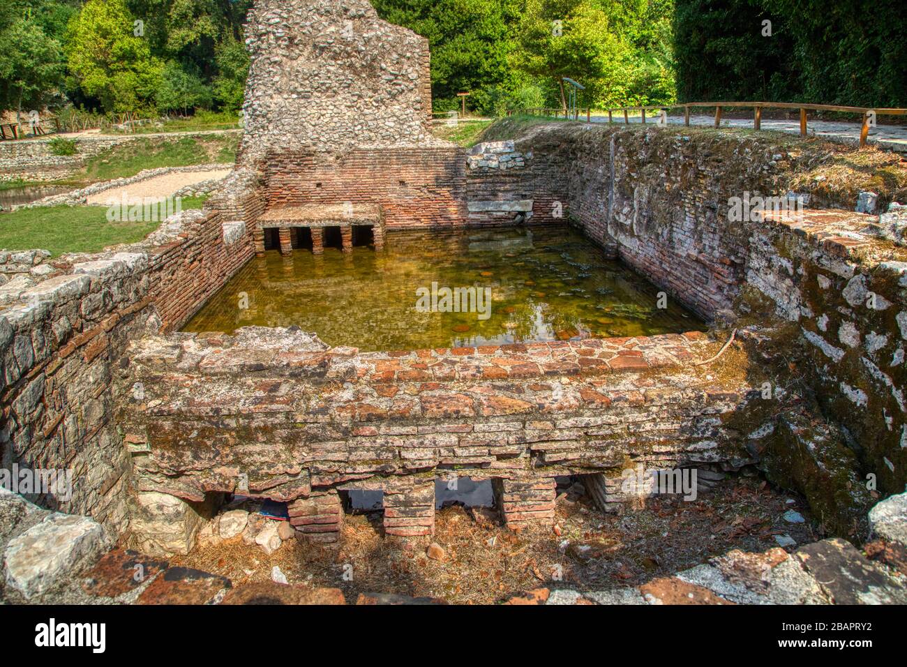 Butrint est les principaux centres archéologiques d'Albanie et est protégé par l'UNESCO en tant que site du patrimoine mondial. La ville ancienne a été construite sur Ksami Banque D'Images