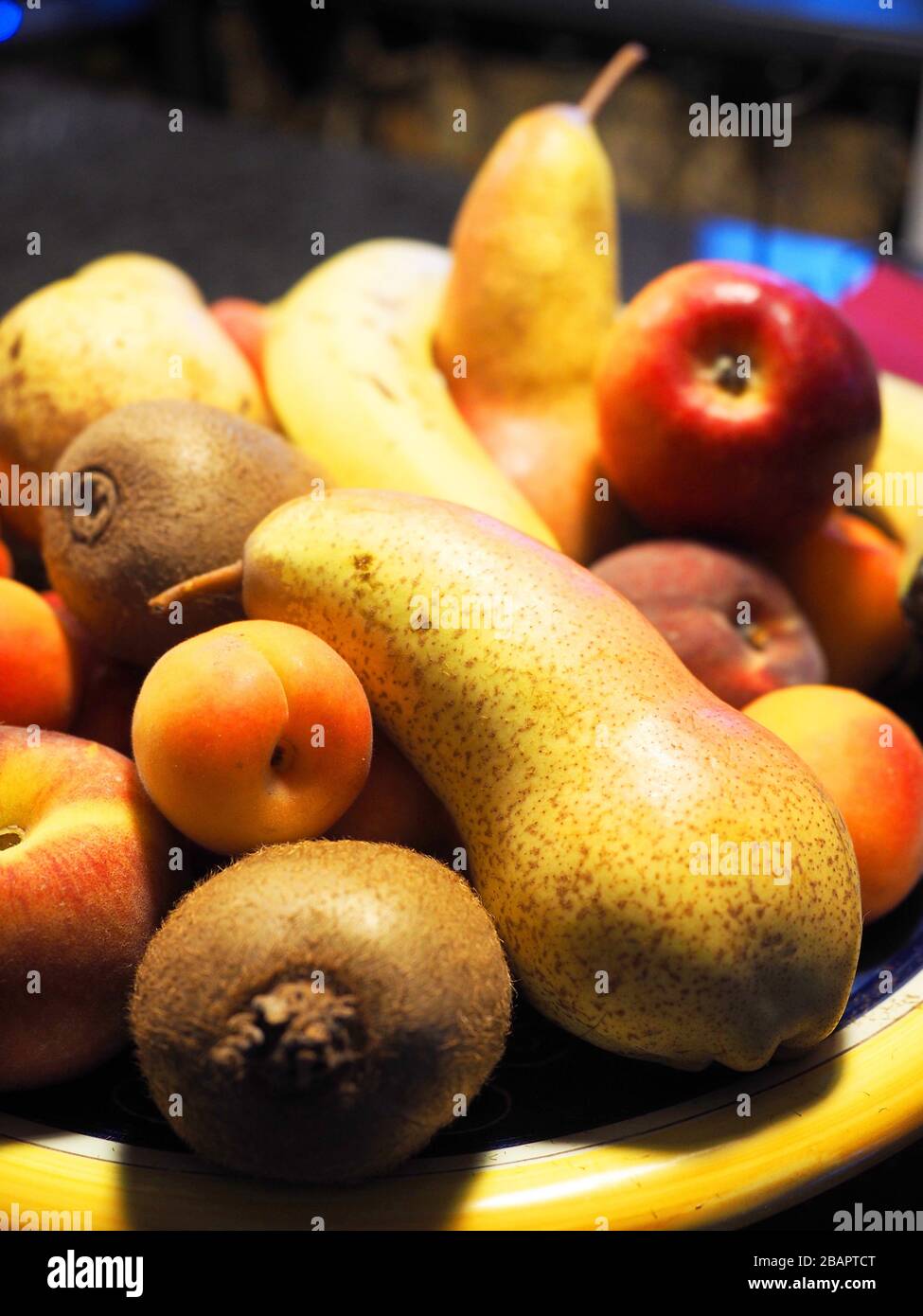Fruits mélangés sur un plateau, Italie, Europe Banque D'Images