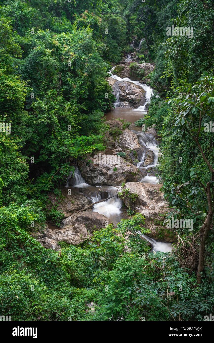 Parc national de Mae sa cascade à Mae Rim, Chiang Mai, Thaïlande. Banque D'Images