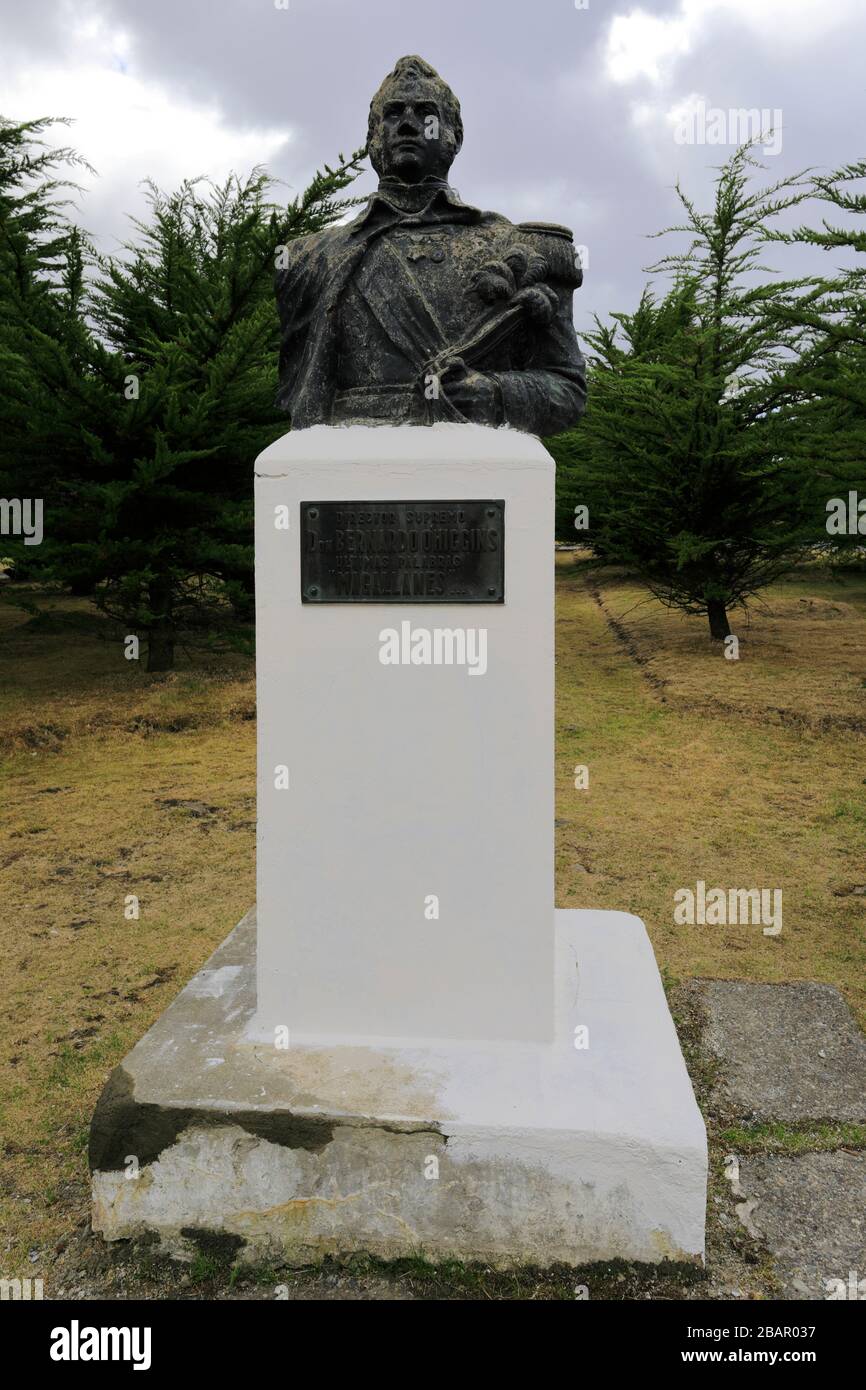 Statue de Bernado O Higgins, village de Puerto Bories près de la ville de Puerto Natales, Patagonie, Chili, Amérique du Sud Banque D'Images