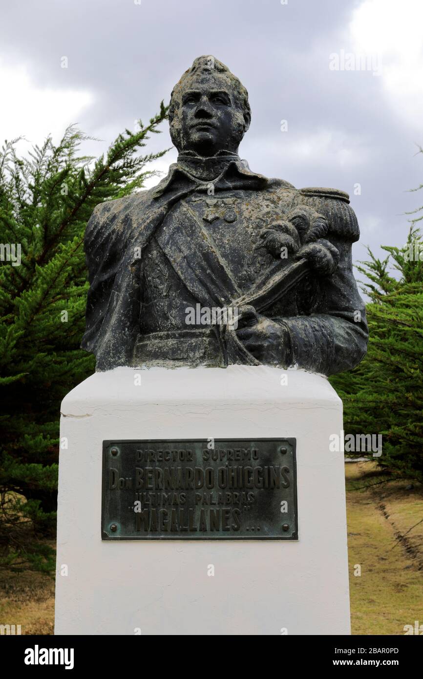 Statue de Bernado O Higgins, village de Puerto Bories près de la ville de Puerto Natales, Patagonie, Chili, Amérique du Sud Banque D'Images