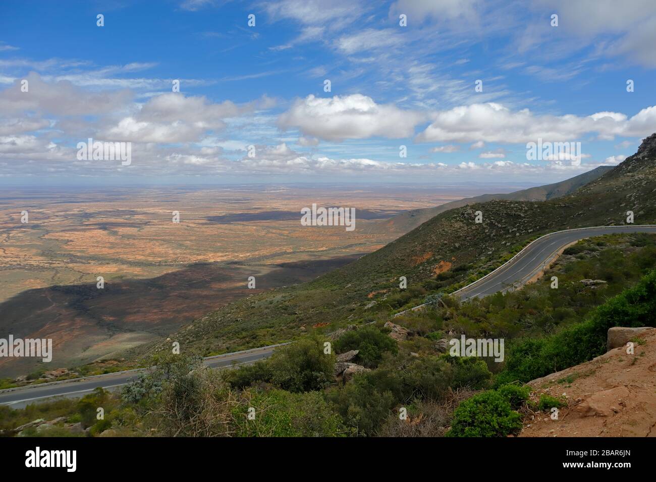 Vue depuis le col Van Rhyns surplombant le Knersvlakte, une vaste plaine de quartz-gravier près de Vanrhynsdorp, Western Cape, Afrique du Sud Banque D'Images