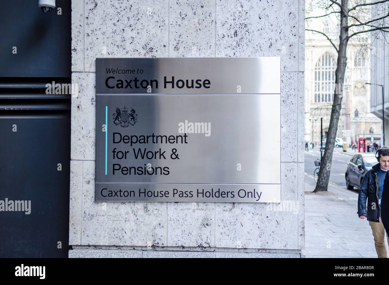 Ministère du travail et de la retraite, Caxton House, Westminster. Panneau d'entrée extérieur du bureau du gouvernement du Royaume-Uni. Banque D'Images