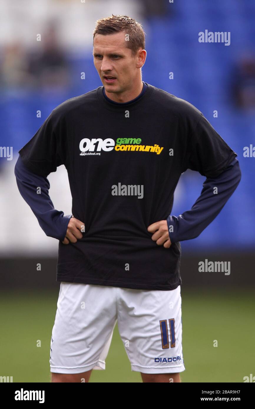 Peter Lovenkrands de Birmingham City porte un t-shirt de campagne anti-racisme « Kick it out » pour la communauté de jeux pendant le préchauffage Banque D'Images