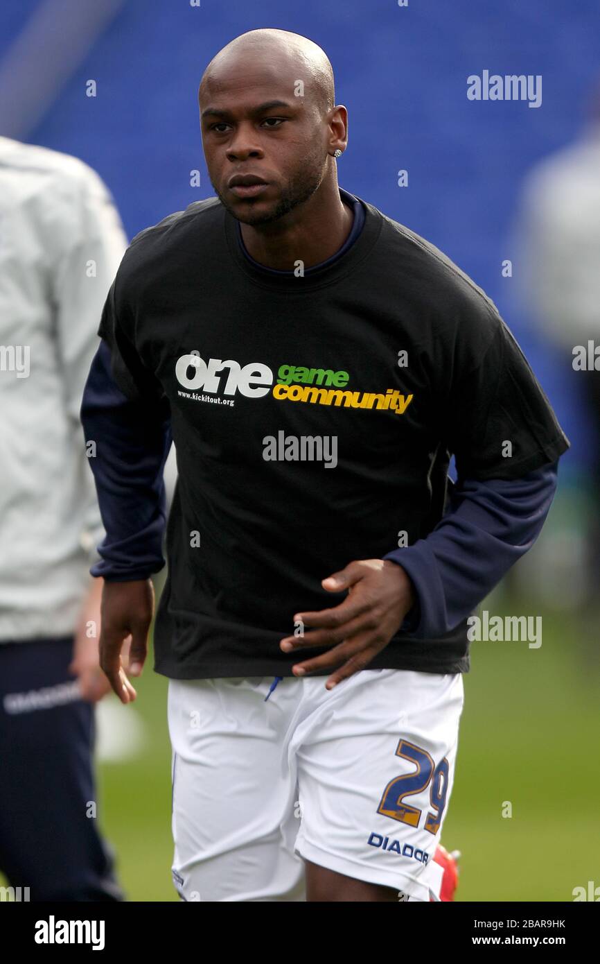 Leroy Lita de Birmingham City porte un t-shirt de campagne anti-racisme « Kick it Out » One Game Community lors de l'échauffement Banque D'Images