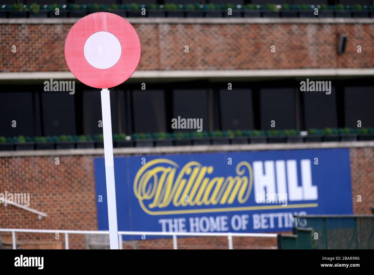 Signalisation de William Hill à l'hippodrome de Kempton Banque D'Images