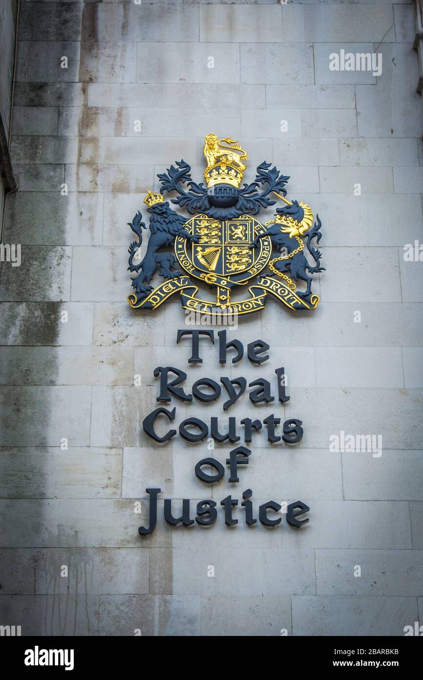 Les cours royales de justice, un bâtiment imposant de la cour de justice gothique abritant la Haute Cour et la Cour d'appel du Royaume-Uni Banque D'Images