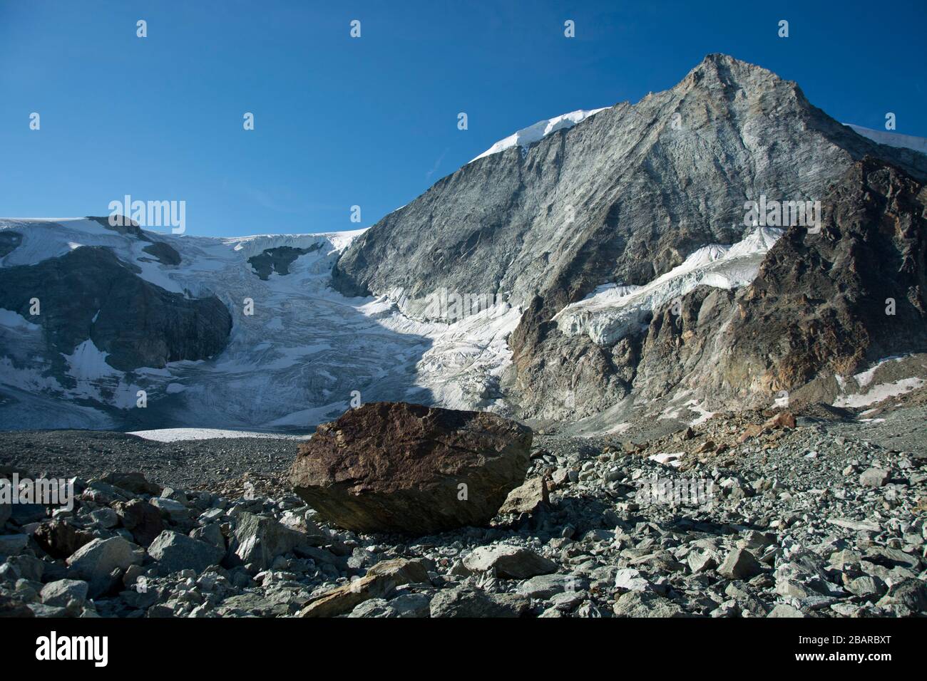 vue sur le désert de pierre dans le haut val d'hérémence au mont blanc de tricheilon en valais, suisse Banque D'Images