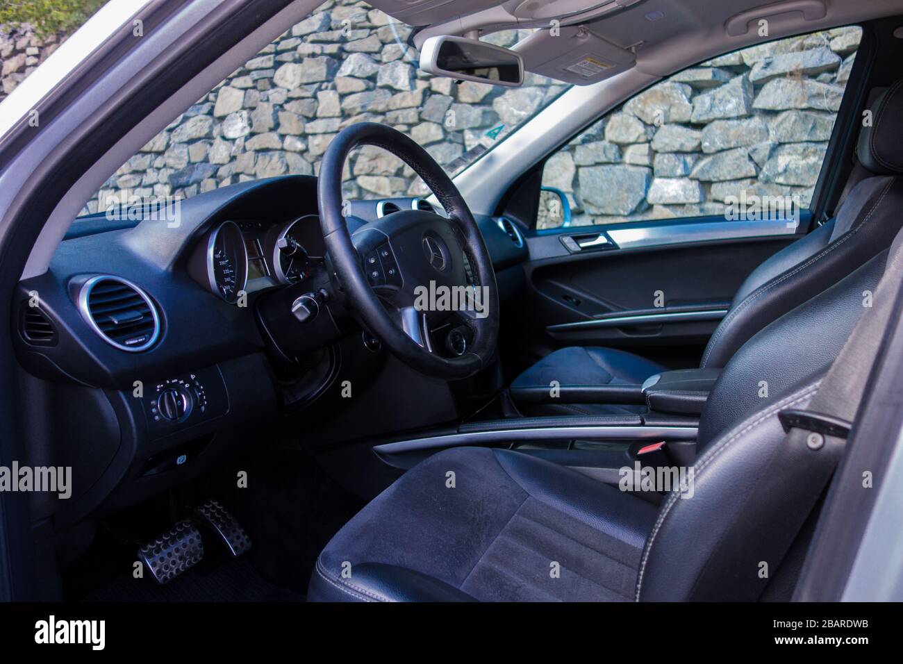 Cluj-Napoca, Roumanie -21 juillet 2018 : Mercedes-Benz ML-Class ML500 4x4 essai routier on. Équipement Avantgarde, intérieur cuir, engrenage automatique, photo Banque D'Images