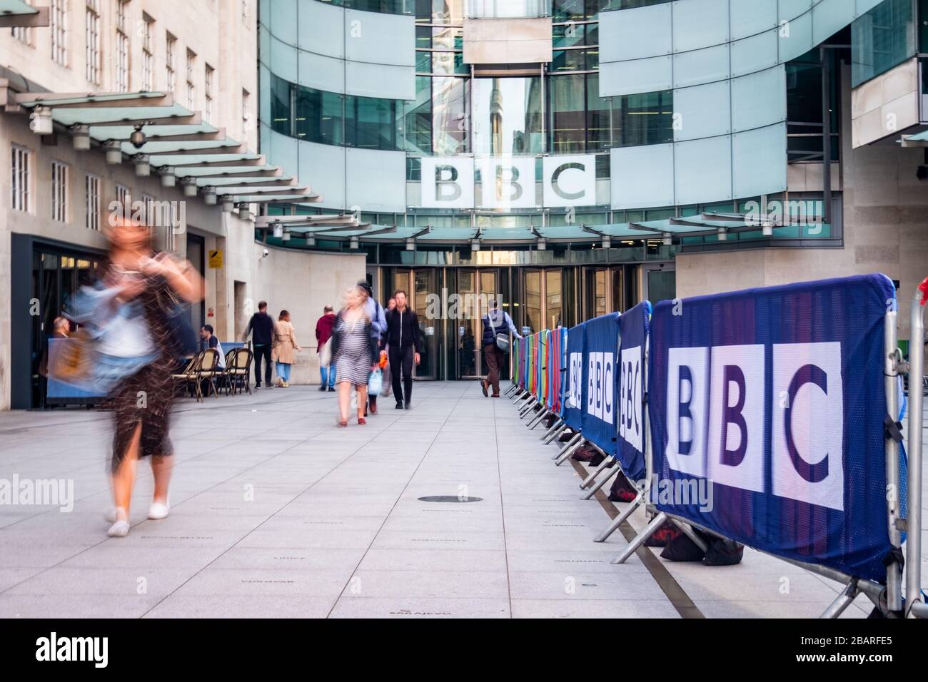 La BBC ou British Broadcasting Corporation siège sur Portland Place- un  monde célèbre British radiodiffuseur de service public Photo Stock - Alamy