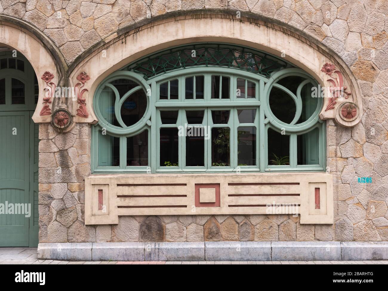 Fenêtre Art nouveau dans la vieille ville de Bilbao, Espagne Banque D'Images