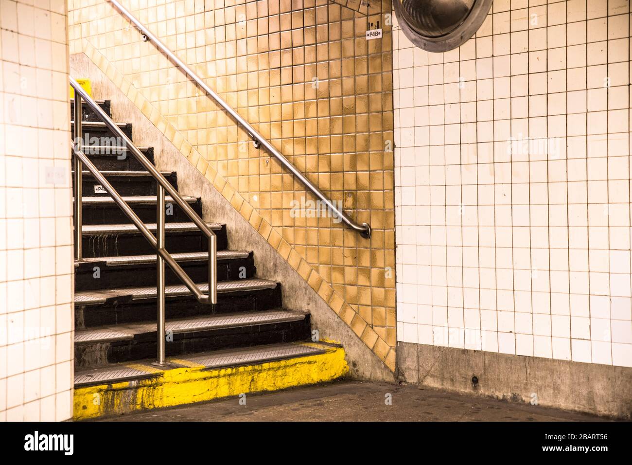 Vider la station de métro New York City au milieu de Coronavirus COVID-19 Pandémique Banque D'Images