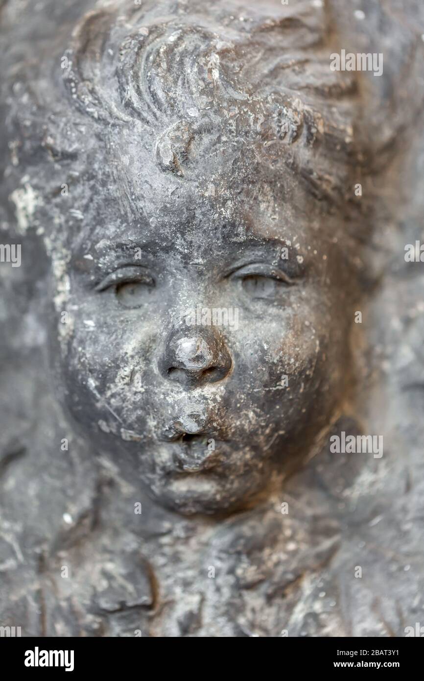 Fontaine en plomb antique face de la France Banque D'Images