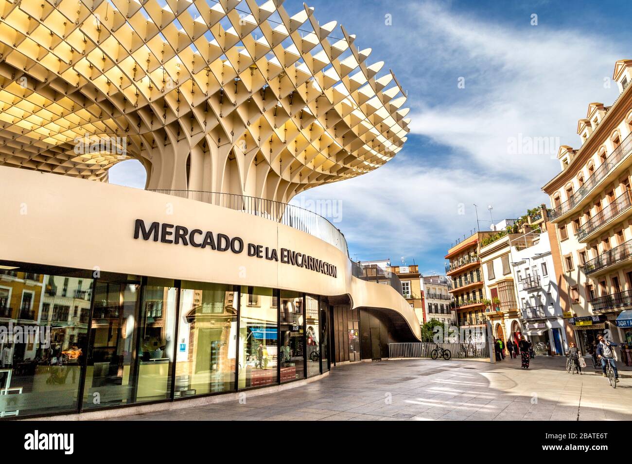 Extérieur de Mercado de la Encarnacion et Metropol Parasol à Séville, Andalousie, Espagne Banque D'Images