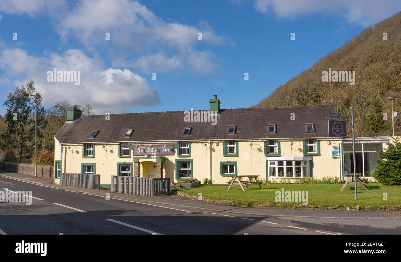 La maison publique du Salutation Inn, restaurant et chambres d'hôtes à Felindre Farchog, près de Newport. Pembrokeshire, Pays de Galles. ROYAUME-UNI Banque D'Images