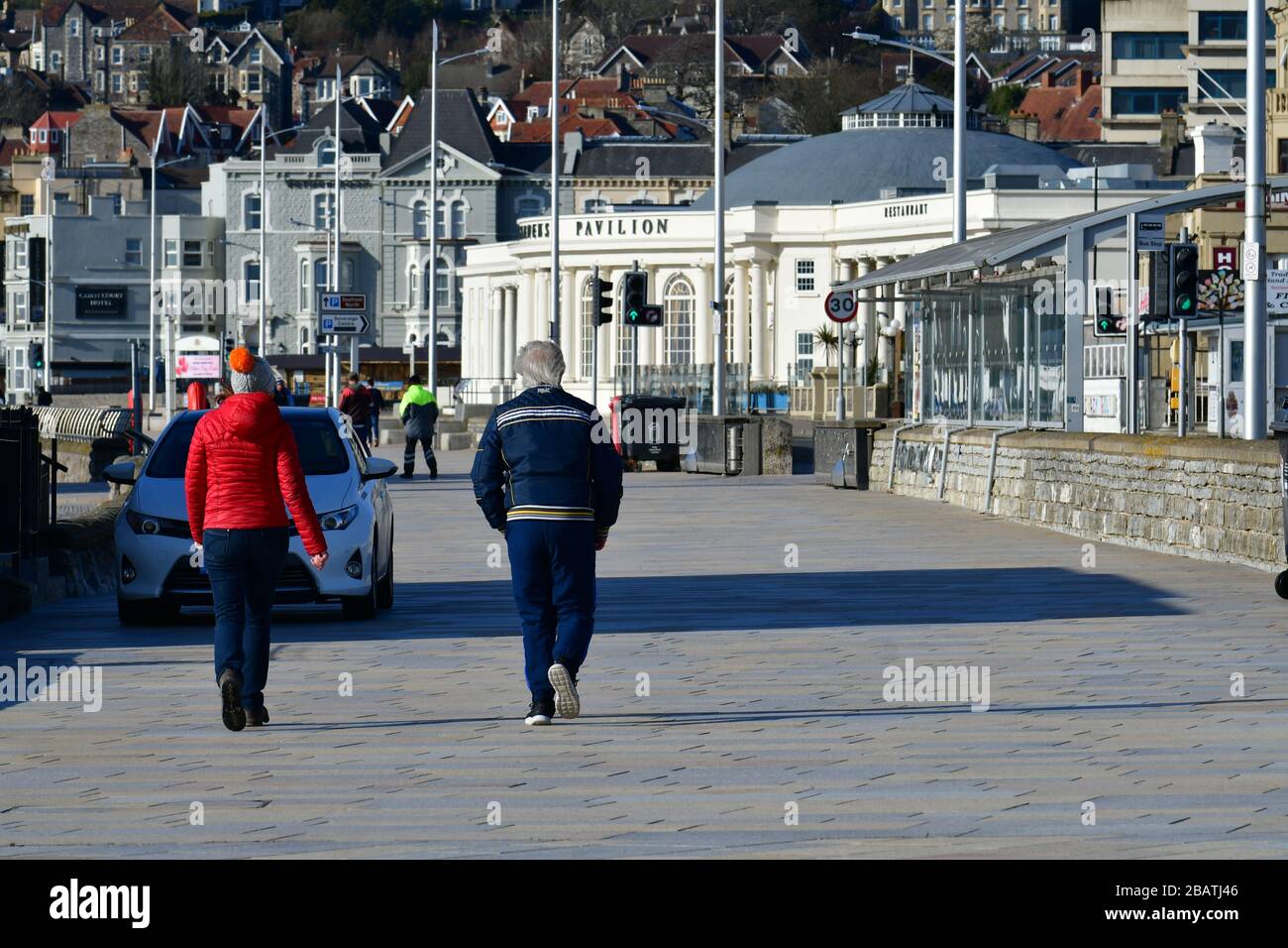 Weston-Super-Mare, Somerset Nord, Royaume-Uni. 29 mars 2020. Verrouillage du virus britannique Covid-19..le célèbre front de mer Weston Super Mare avec de nouvelles lignes de guide du gouvernement éminentes. Crédit photo Robert Timoney/Alay/Live/News Banque D'Images