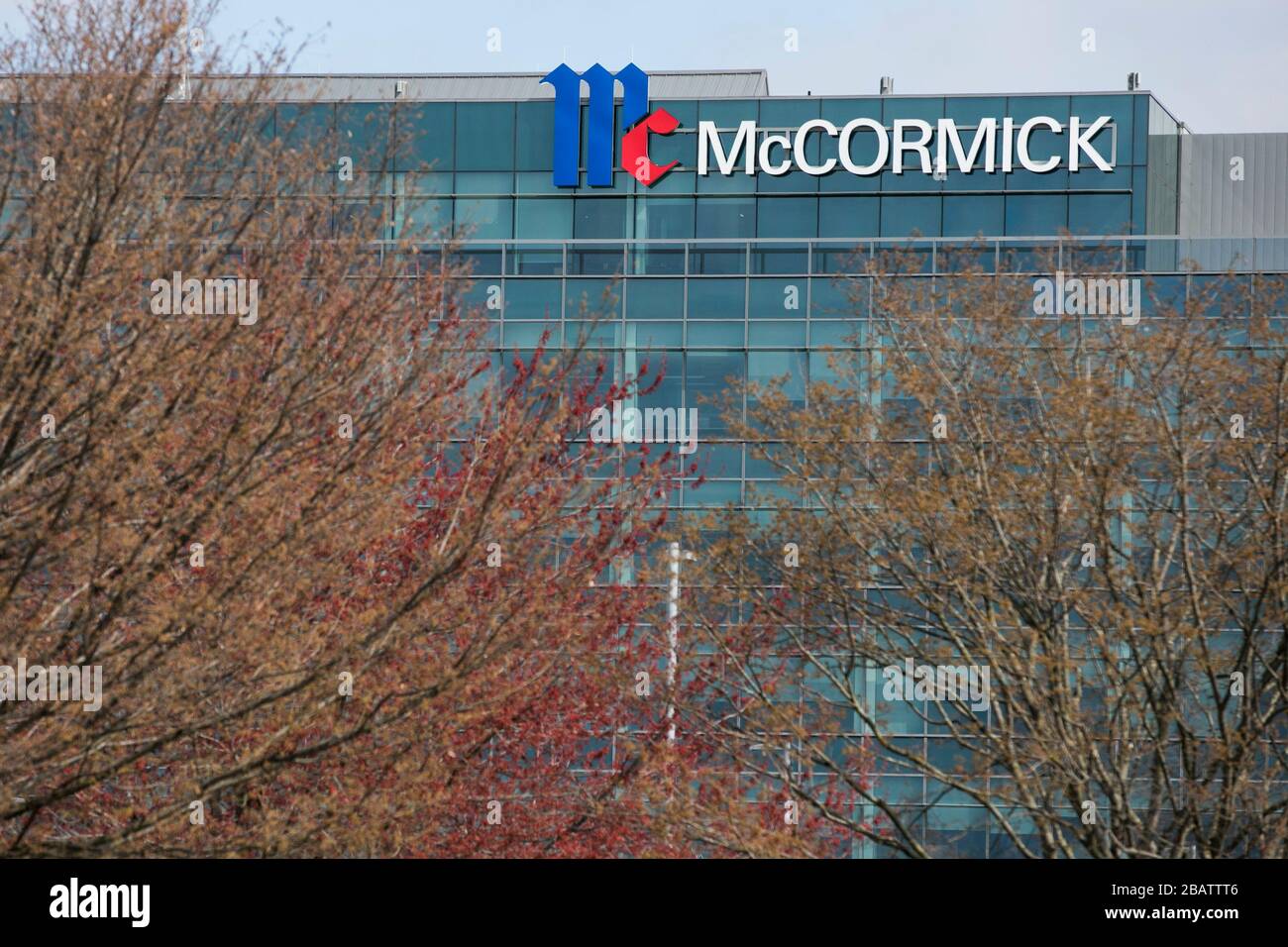 Un logo en dehors du siège de McCormick & Company à Hunt Valley, Maryland, le 26 mars 2020. Banque D'Images