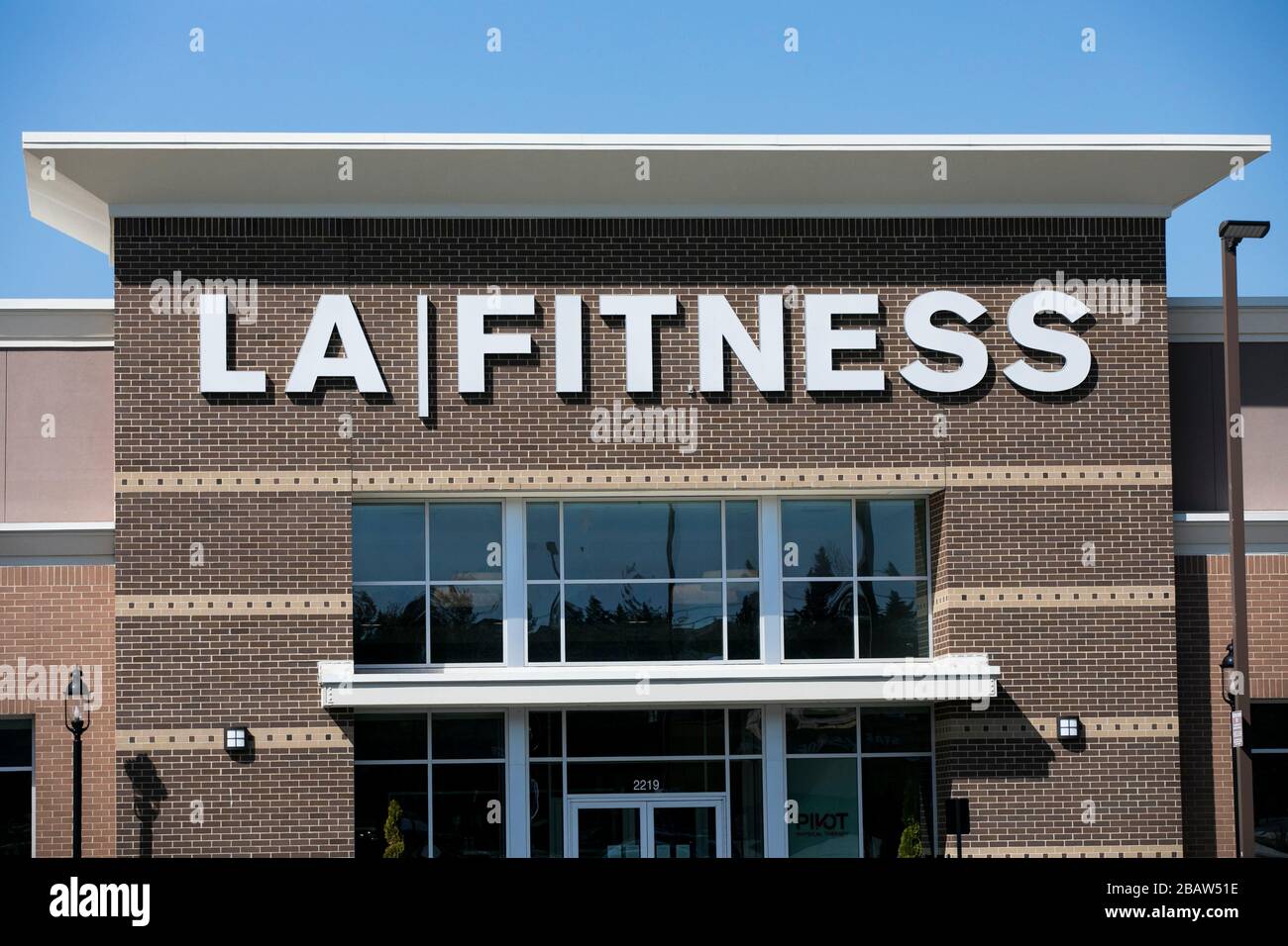 Un logo à l'extérieur de LA Fitness à Silver Spring, Maryland, le 26 mars 2020. Banque D'Images