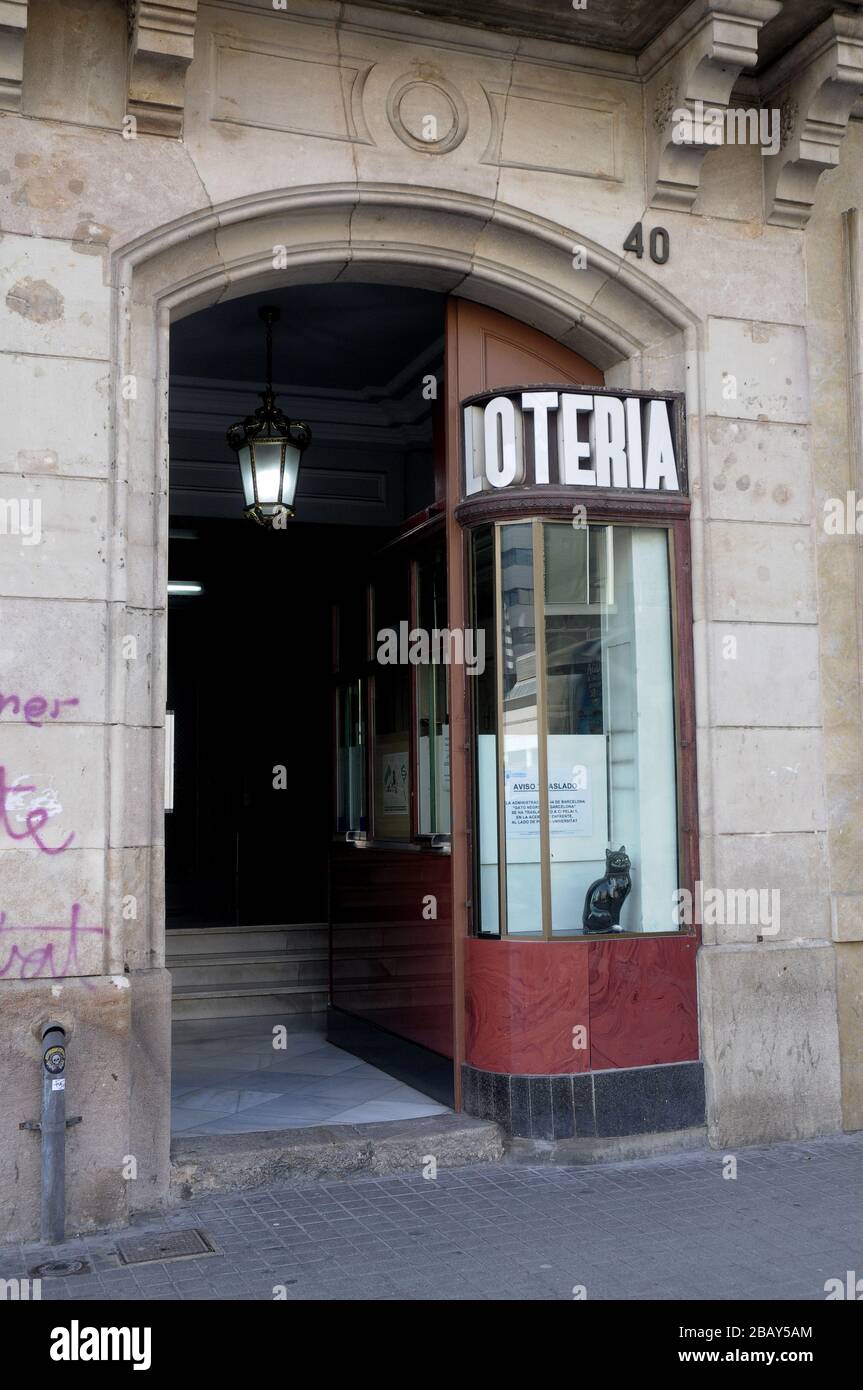 Loterie noire de chat, Calle pelayo, Barcelone, Espagne. Banque D'Images