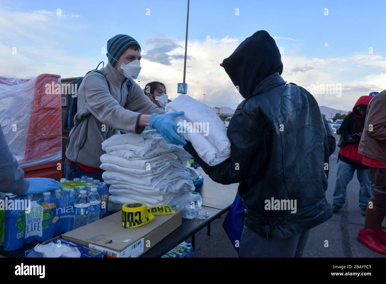 Las Vegas NV, États-Unis. 29 mars 2020. Les hommes sans abri sont positifs pour le Covid-19, causant la fermeture du refuge des hommes des organismes de bienfaisance catholiques. Un abri temporaire pour les sans-abri est maintenant ouvert au Cashman Center de Las Vegas, Nevada, le 29 mars 2020. Crédit: Damas carter/Media Punch/Alay Live News Banque D'Images