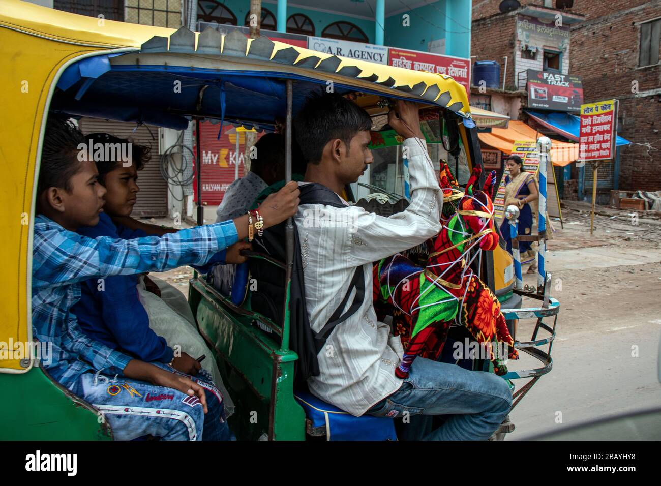 15 août 2019, Kanpur, Inde. Les gens qui vont en automobile vers leur maison. Banque D'Images