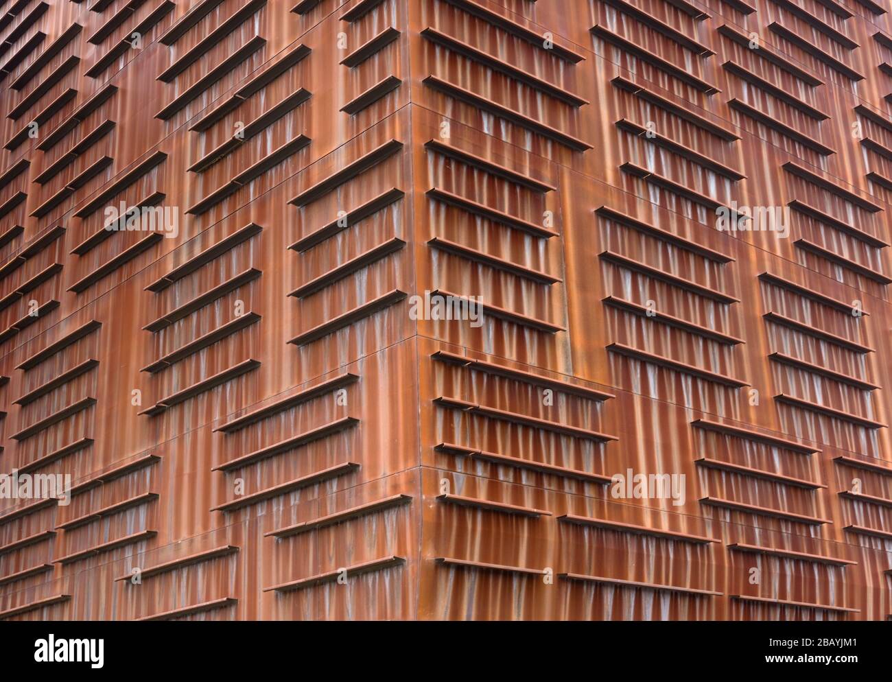 La façade rouillée du Centre de conférence et de la salle de concert Euskalduna, Bilbao, Espagne Banque D'Images