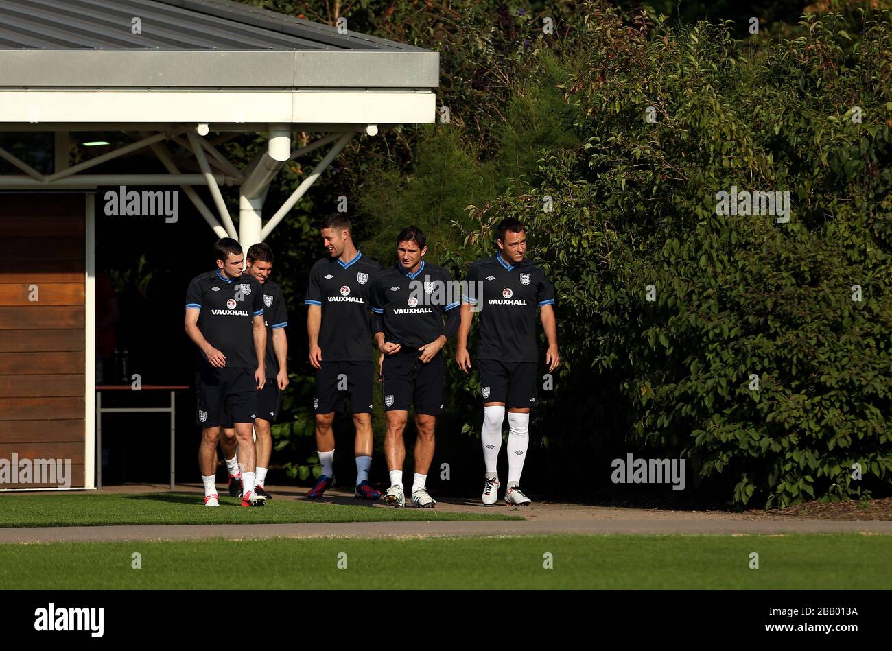 Les Anglais (de gauche à droite) Adam Johnson, James Milner, Gary Cahill, Frank Lampard et John Terry arrivent pour la séance de formation à London Colney Banque D'Images