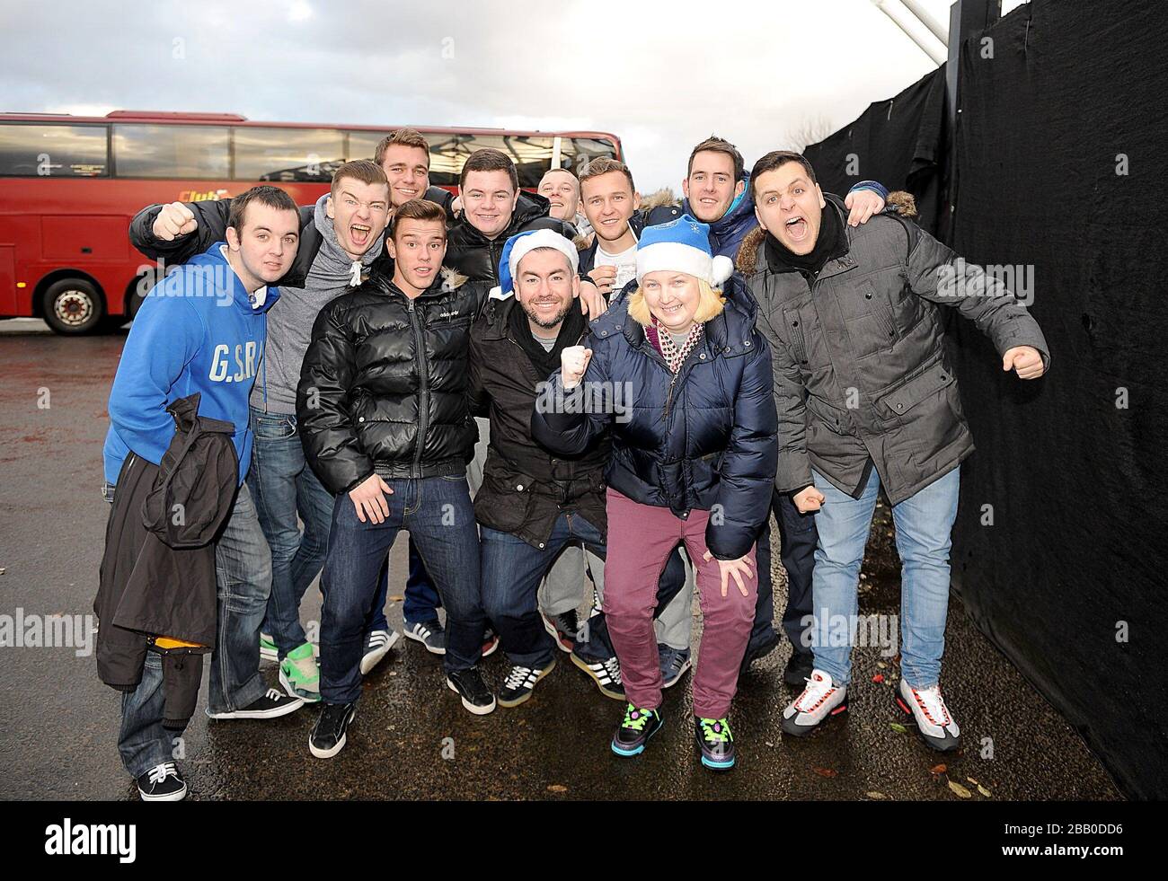 Les fans d'Everton à l'extérieur du Liberty Stadium avant le lancement Banque D'Images