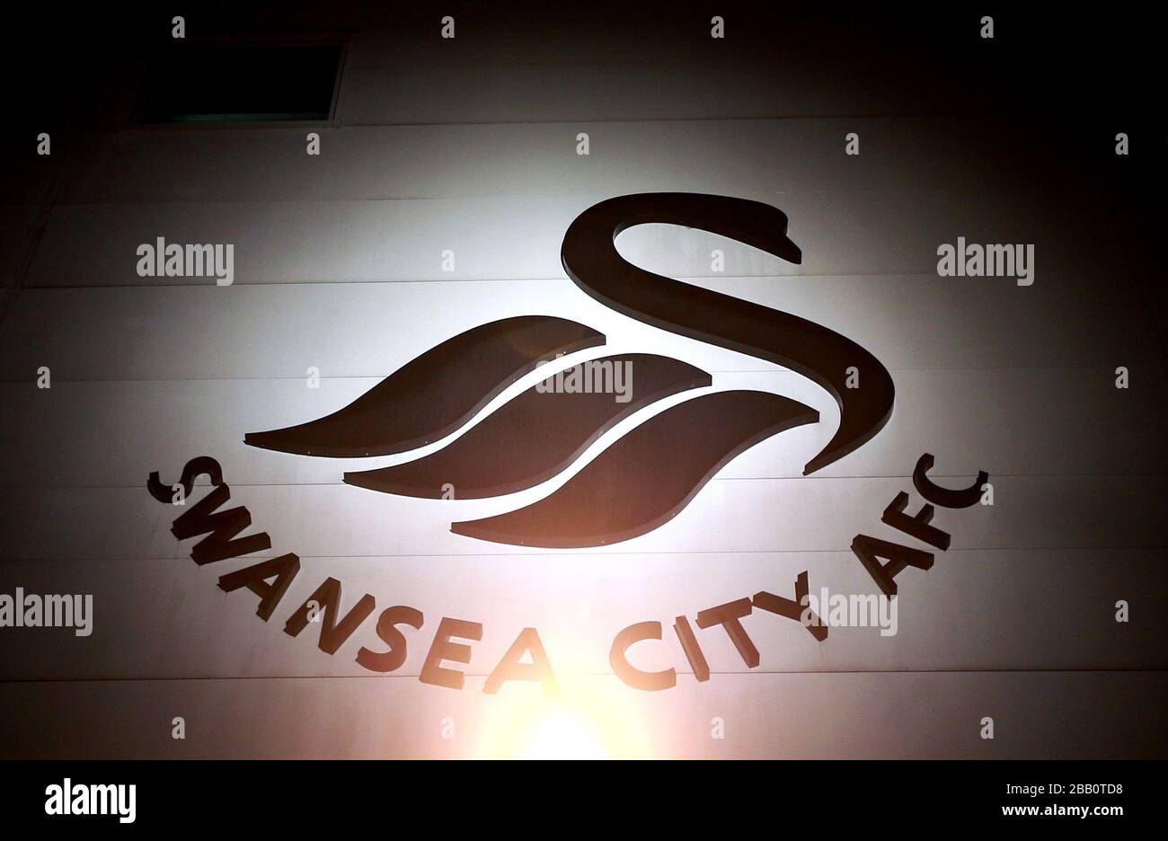 Logo du club de Swansea City sur le côté du Liberty Stadium Banque D'Images