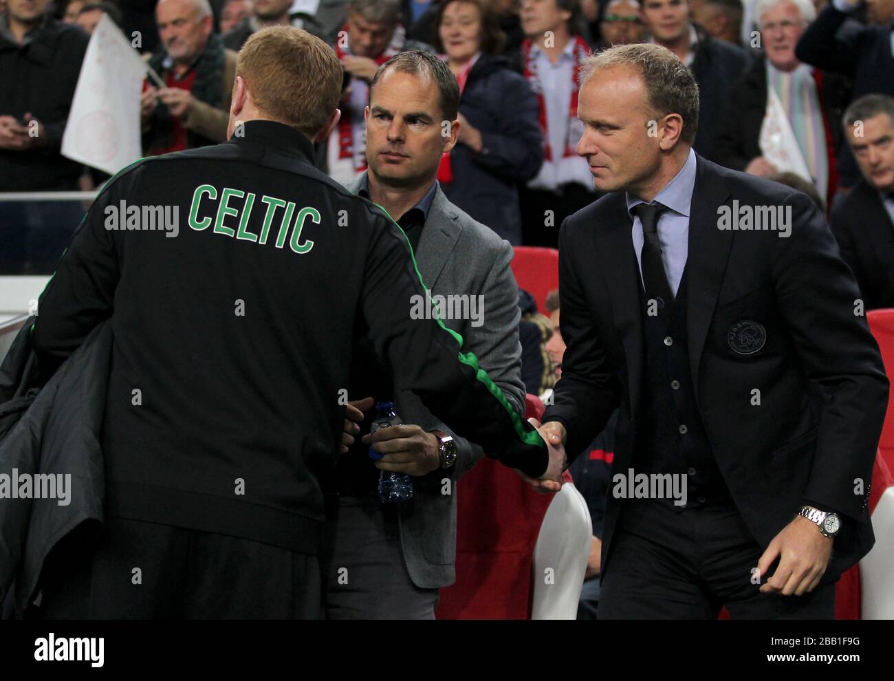 Le Manager celtique Neil Lennon (à gauche) se réveille avec le Manager Ajax Frank de Boer (au centre) et le Manager adjoint Dennis Bergkamp Banque D'Images