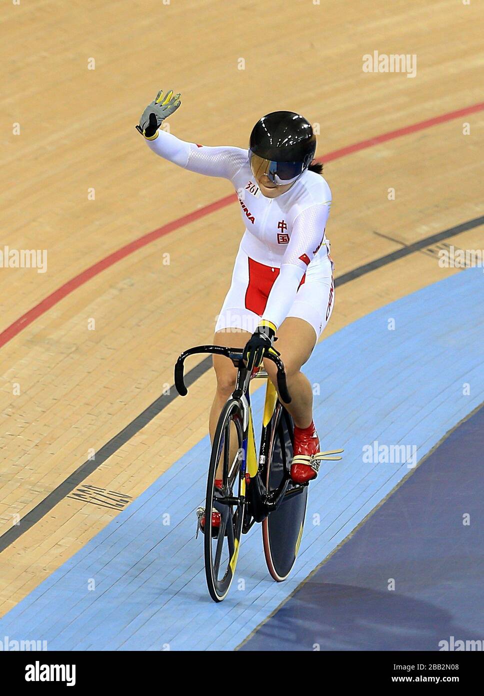 Shuang Guo en Chine célèbre après avoir remporté une médaille de bronze au Sprint féminin Banque D'Images