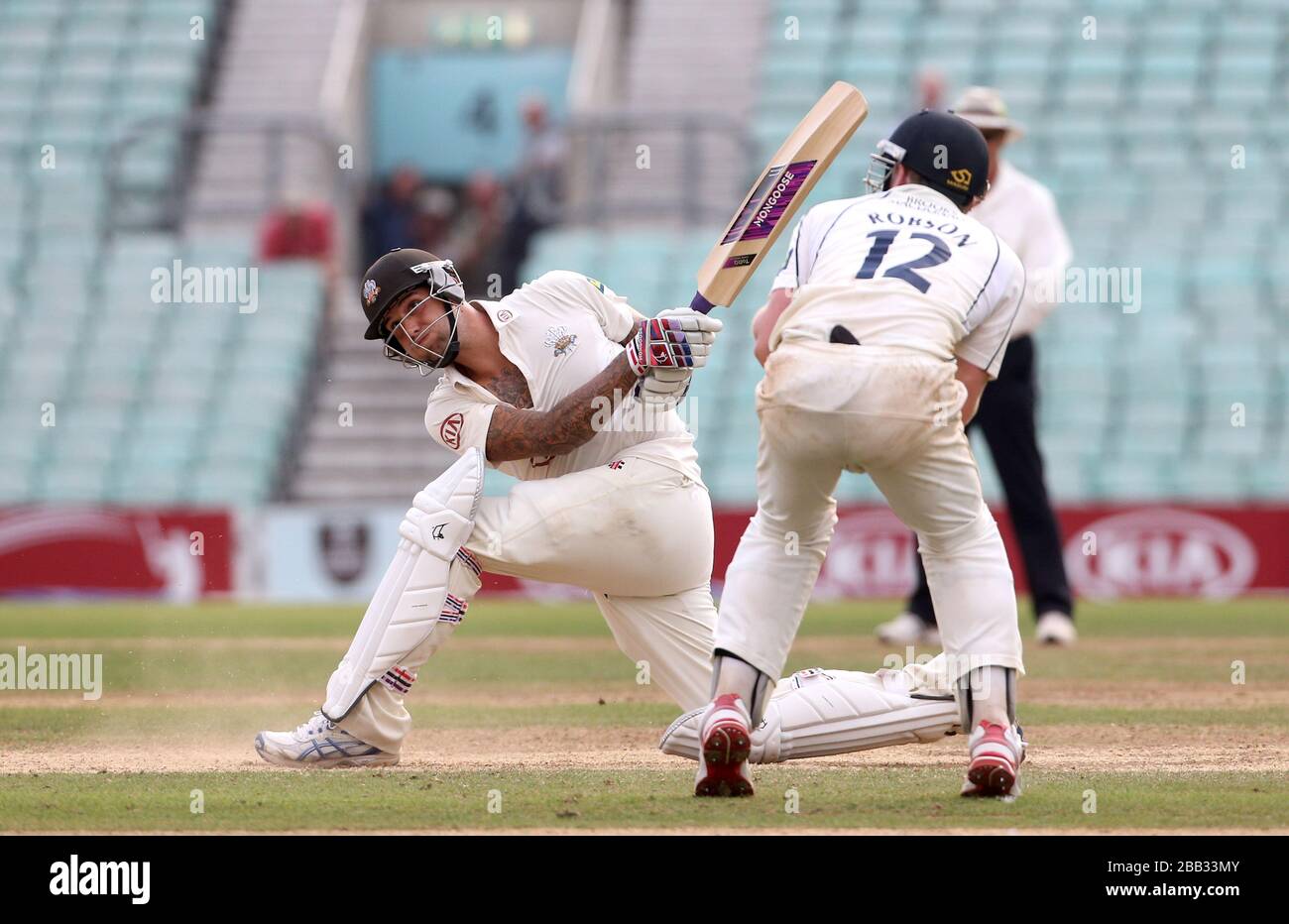 Jade Dernbach de Surrey atteint un score de 22 Banque D'Images