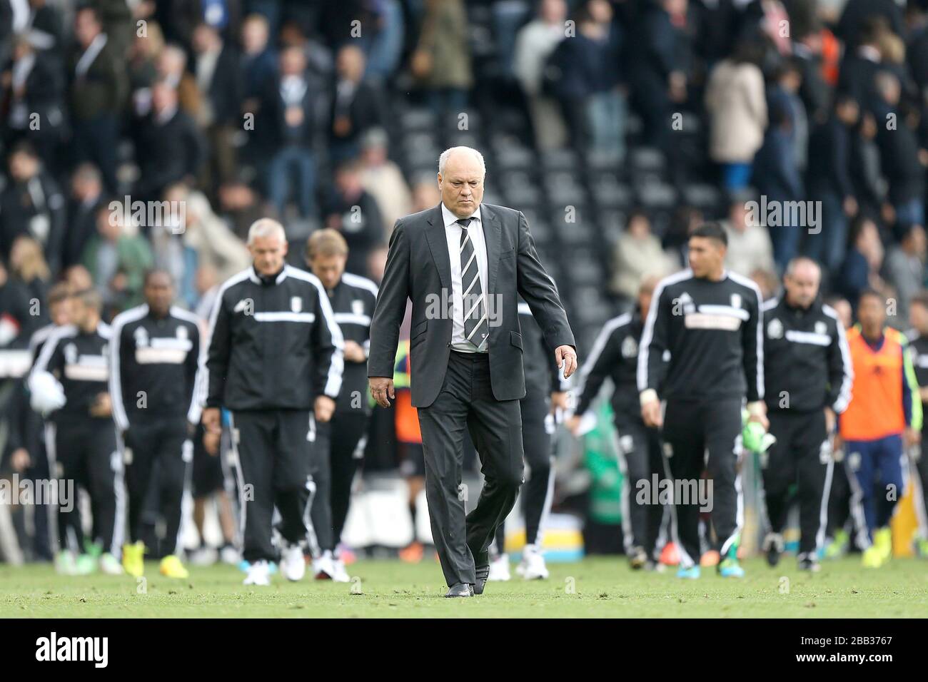 Martin Jol, responsable de Fulham, revient à la salle de dressing à mi-temps Banque D'Images