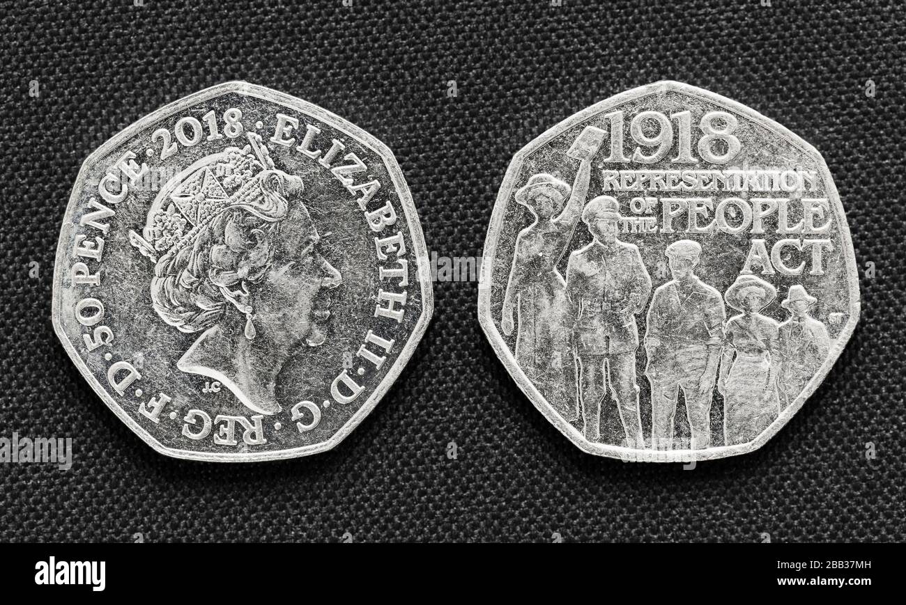 Pièce de 50 p de qualité de circulation introduite en 2018 commémorant la loi sur la représentation populaire de 1918. Banque D'Images