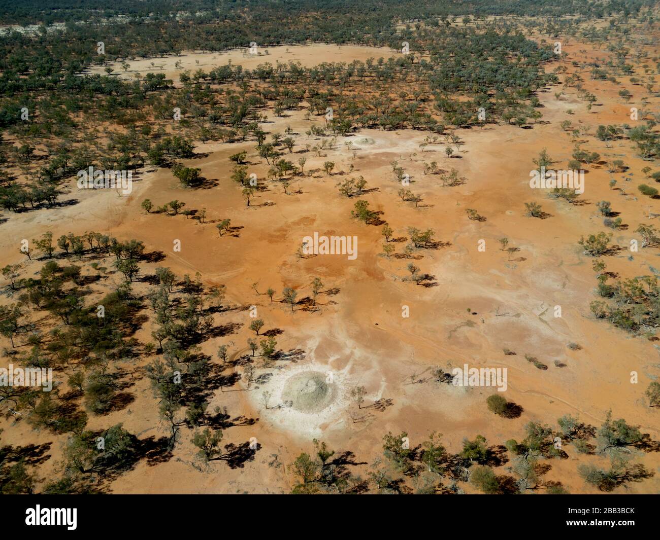 Antenne des ressorts Eulo Mud qui sont uniques à la région et sont des trous de soufflage du bassin Artésien. Banque D'Images