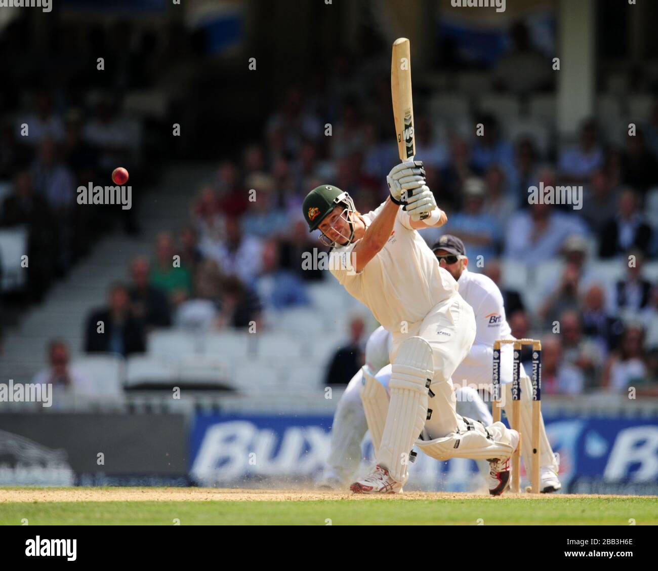 Shane Watson d'Australie sort pour quatre courses au cours de la première journée du cinquième match test Investec Ashes au Kia Oval, Londres. Banque D'Images