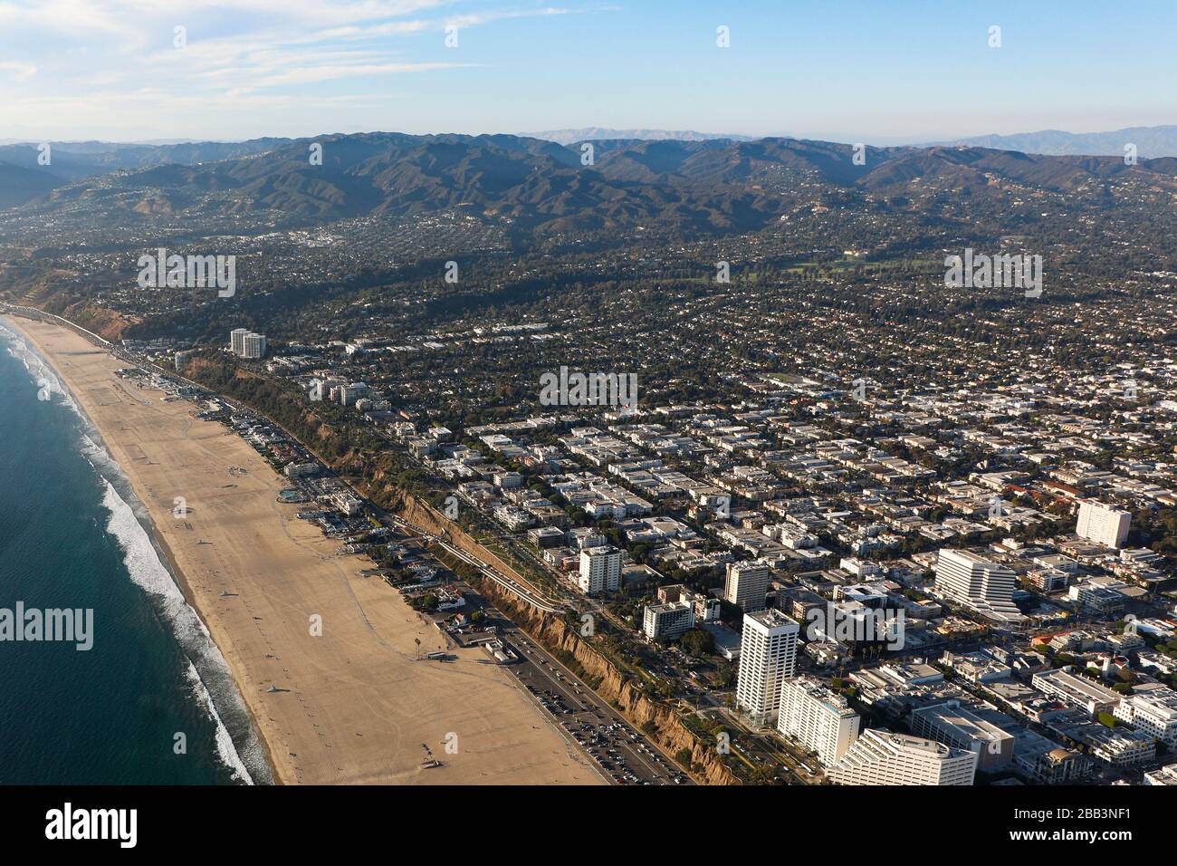 Vue aérienne générale de Santa Monica lors d'un vol dans le sud de la Californie le samedi 5 octobre 2019 à Los Angeles, Californie, États-Unis. (Photo par IOS/Espa-Images) Banque D'Images