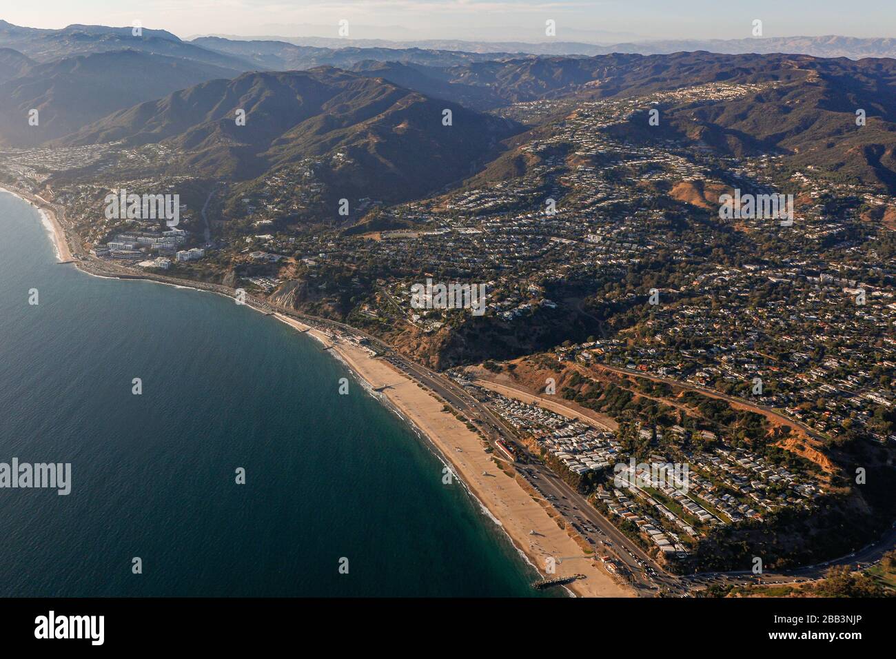 Vue aérienne générale de la Pacific Coast Highway lors d'un vol dans le sud de la Californie le samedi 5 octobre 2019 à Los Angeles, Californie, États-Unis. (Photo par IOS/Espa-Images) Banque D'Images