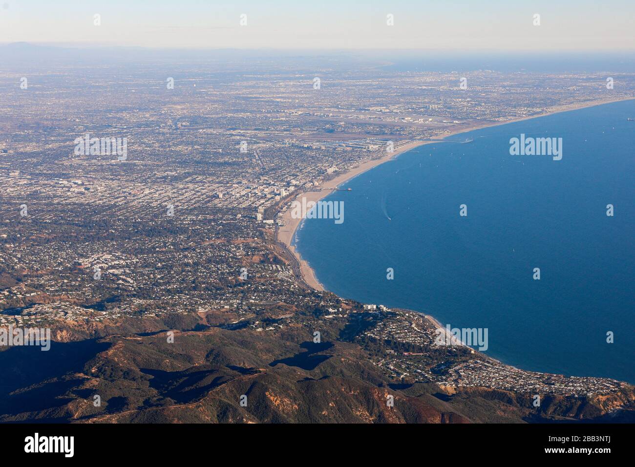 Vue aérienne générale de Santa Monica lors d'un vol dans le sud de la Californie le samedi 5 octobre 2019 à Los Angeles, Californie, États-Unis. (Photo par IOS/Espa-Images) Banque D'Images