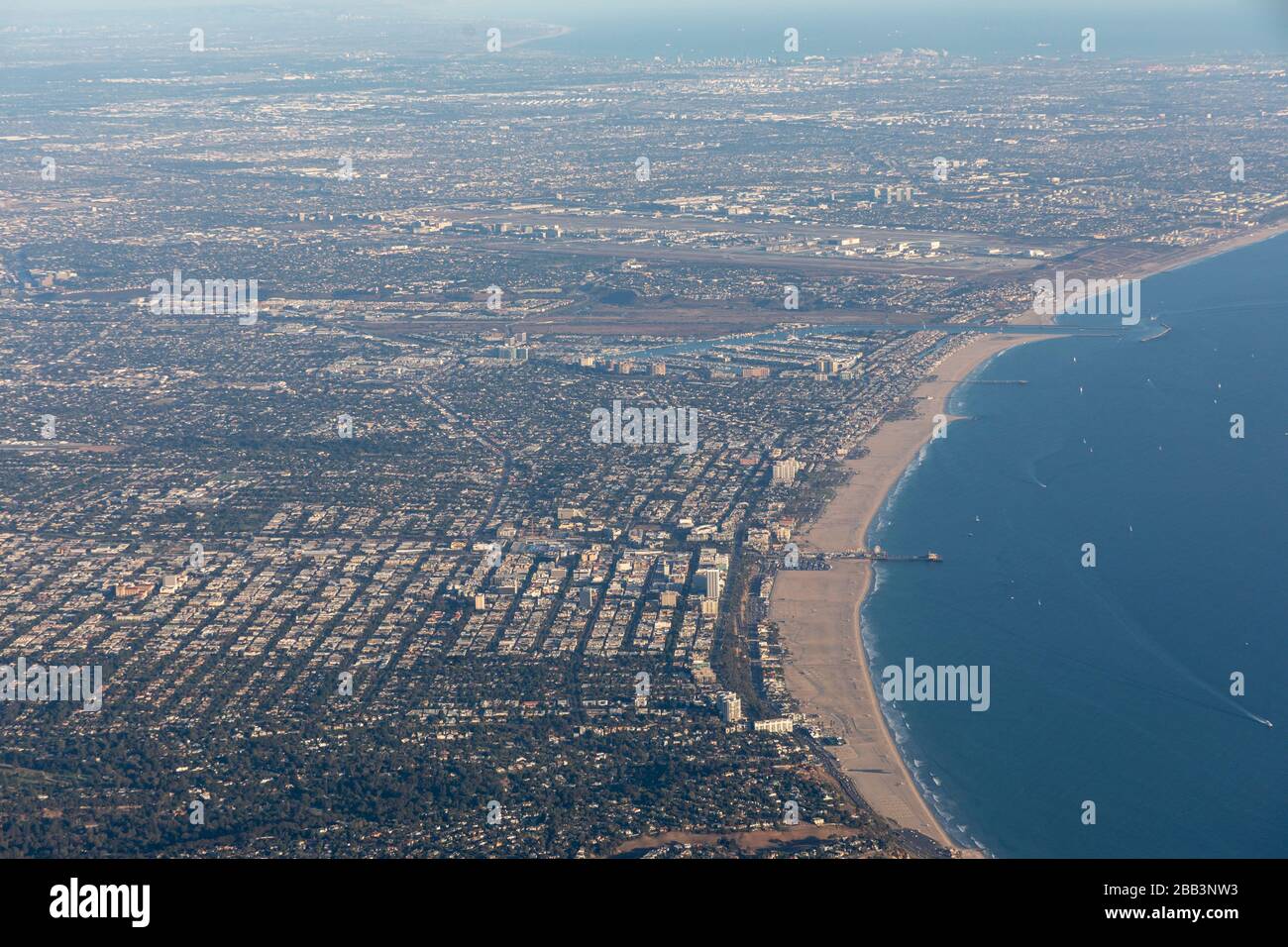 Vue aérienne générale de Santa Monica lors d'un vol dans le sud de la Californie le samedi 5 octobre 2019 à Los Angeles, Californie, États-Unis. (Photo par IOS/Espa-Images) Banque D'Images