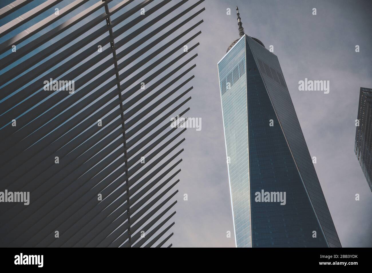 Vue sur un World Trade Center depuis la rue ci-dessous Banque D'Images