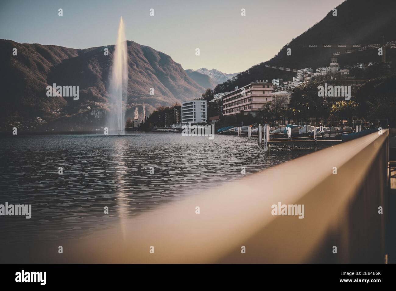 Vue sur la fontaine du lac de Lugano, Suisse Banque D'Images
