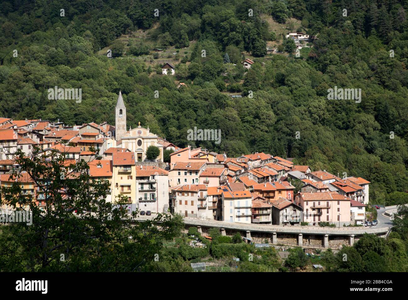 Village de Saint Martin Vesubie au XIIIe siècle dans les Alpes françaises Banque D'Images