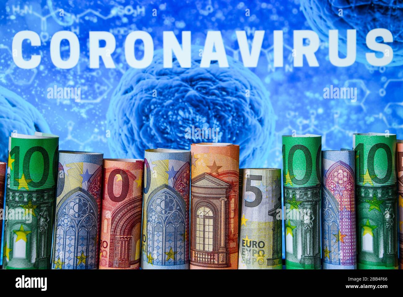 La tendance à la baisse de l'organigramme de l'Europe avec le fond des billets, crise de la pandémie du virus Covid19, les euros ont augmenté Banque D'Images