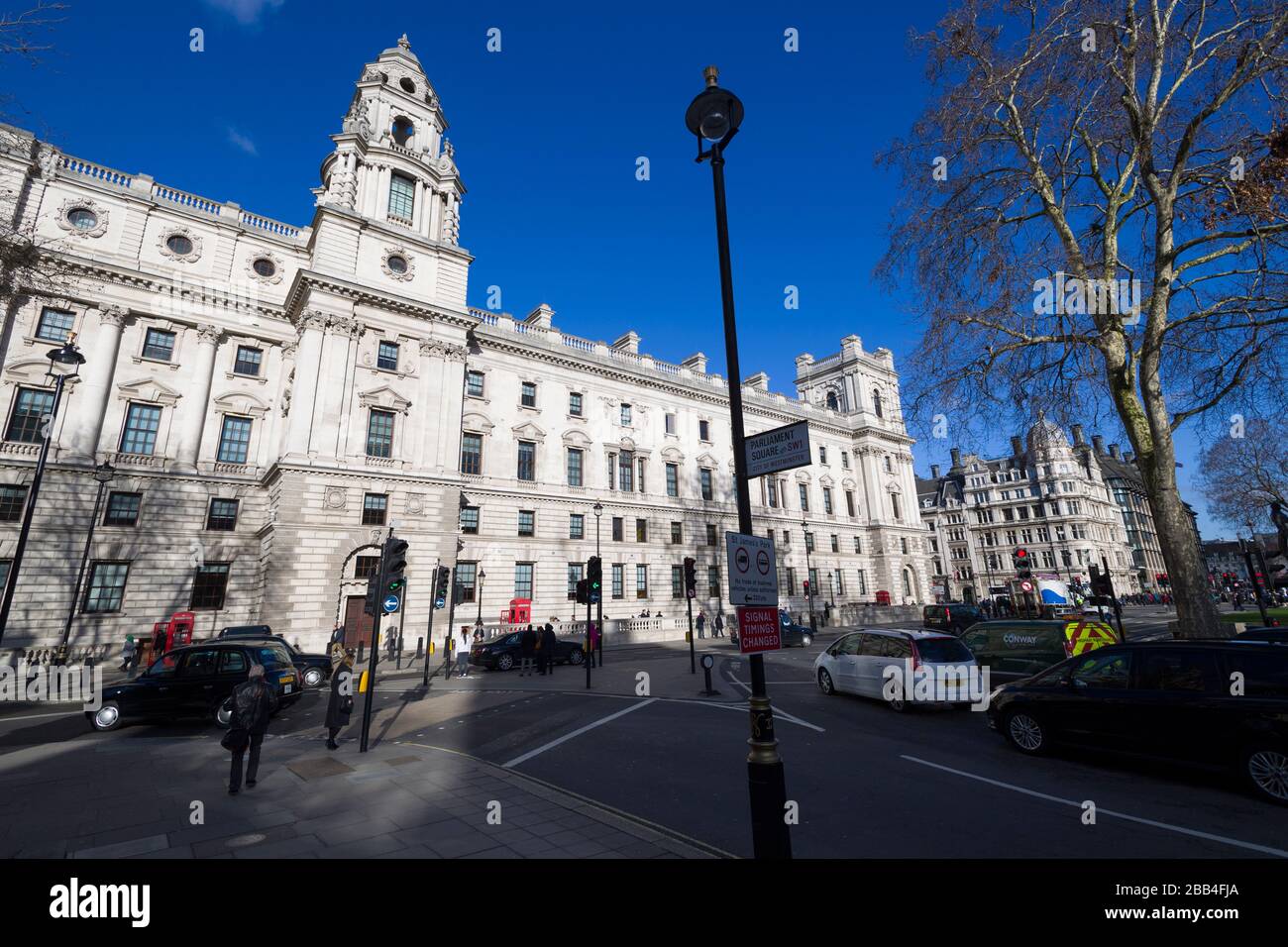 Vue sur les « bureaux gouvernementaux Great George Street », (GOGGS) de Parliament Square, Londres, Royaume-Uni. GOGGS est un grand immeuble de bureaux du gouvernement britannique situé Banque D'Images