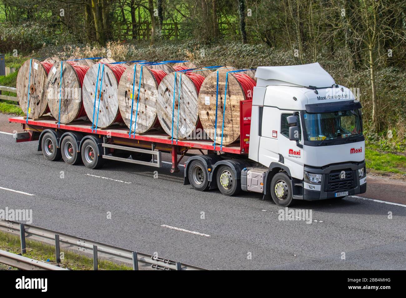 MAXI Haulage Ltd; camions de livraison, camion, transport, camion, cargo, véhicule, transport commercial européen, industrie, M 6 à Manchester, Royaume-Uni Banque D'Images