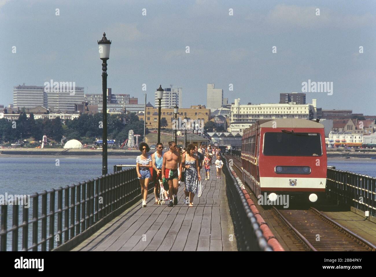 Train sur la jetée de Southend, Southend-on-Sea, Essex, Angleterre, Royaume-Uni Banque D'Images