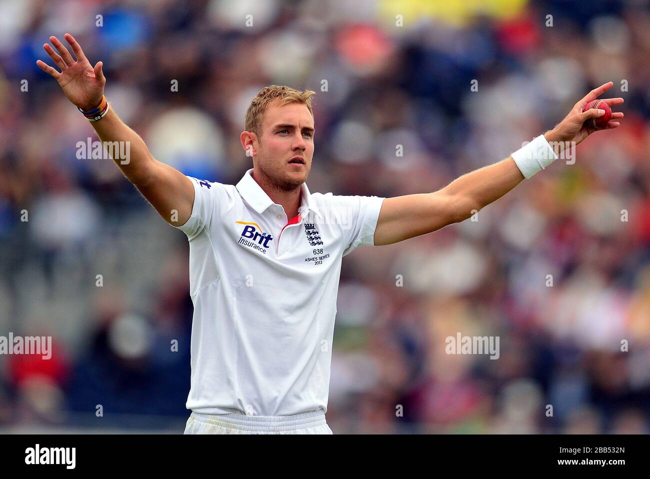 Englands Stuart Broad au cours de la deuxième journée du quatrième match test d'Investec Ashes à l'Emirates Durham ICG, Durham. Banque D'Images