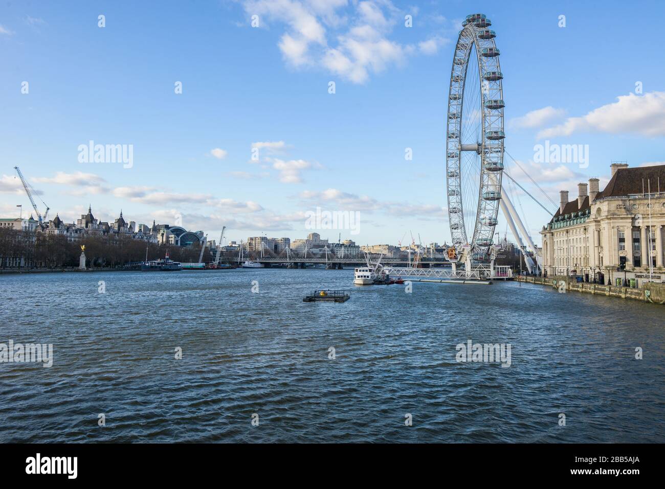 Roue panoramique depuis le pont de Westminster, Londres, Corona virus Days Banque D'Images